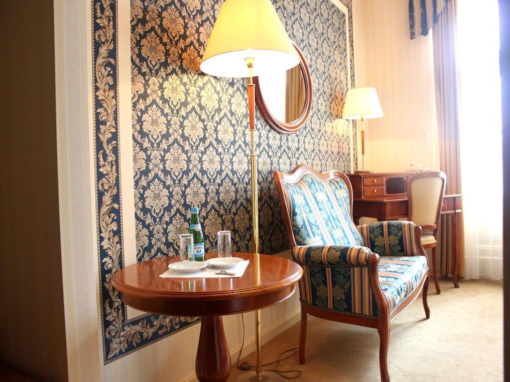 Rezydencja Willa Park & Restauracja Legnica Habitación foto