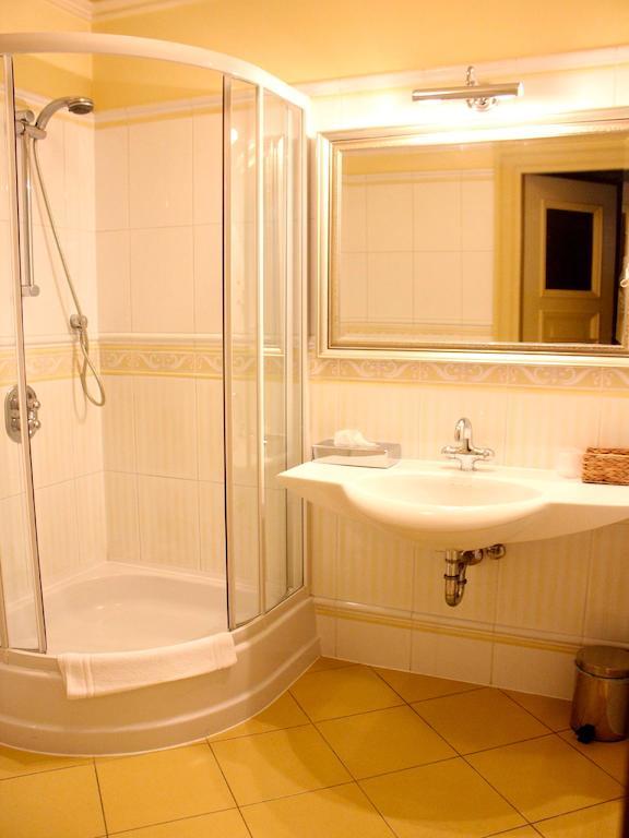 Rezydencja Willa Park & Restauracja Legnica Habitación foto